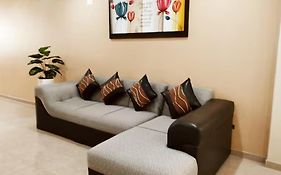 Apart Florencia, piscina en el verano! incluye parking y vigilancia 24 horas!